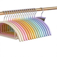 Kunststoffbeschichteter Halbkreishänger, verdicktes Modell 4636; Regenbogenfarbener, nahtloser, moderner, minimalistischer Haushaltshänger; Rutschfest