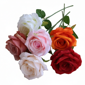 Vente en gros de têtes de fleurs artificielles réalistes en soie faites à la main, grandes (10 cm), pour la décoration de gâteaux DIY pour les occasions de Noël et d'Halloween - Product Image 1