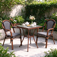 Ensemble table et chaises de bistrot français en gros, noir et blanc à carreaux, en rotin PE, aluminium inoxydable pour hôtel, villa, terrasse, balcon