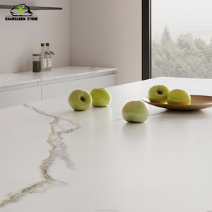 <span class=keywords><strong>Dalle</strong></span> de porcelaine de luxe en <span class=keywords><strong>pierre</strong></span> frittée Statuario Gold 1600x3200mm, gris élégant avec veines dorées, à jointure apparente, pour plan de travail d'îlot - Product Image 3
