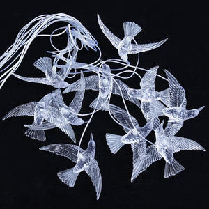Lustre en acrylique en forme d'oiseau pour décoration de <span class=keywords><strong>plafond</strong></span> de <span class=keywords><strong>mariage</strong></span>, accessoires suspendus durables en forme d'oiseau pour l'aménagement d'hôtels et de lieux événementiels - Product Image 4