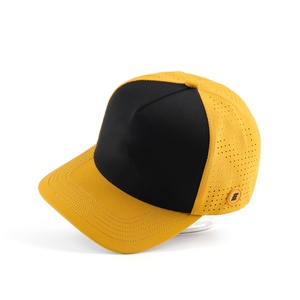 Gorra Deportiva Personalizada de Poliéster Impermeable con Orificios Cortados a Láser, Gorra de Golf Perforada, Parche de Goma con Logotipo Personalizado, Gorra de Béisbol de 5 Paneles - Product Image 5