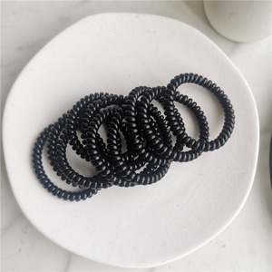 Vente en gros en vrac <span class=keywords><strong>de</strong></span> <span class=keywords><strong>fil</strong></span> <span class=keywords><strong>de</strong></span> téléphone original sans trace bouclé <span class=keywords><strong>de</strong></span> haute qualité bandes élastiques pour bébé noir chouchous pour <span class=keywords><strong>cheveux</strong></span> queue <span class=keywords><strong>de</strong></span> cheval pour fille femmes - Product Image 4