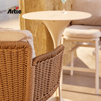 Juego de Muebles de Exterior Modernos Artie, Dos Sillas de Mimbre y Mesa, Sillas Altas de Metal para Cafetería, Taburetes, Juego de Muebles de Bar