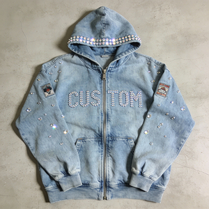 Felpa con Zip Personalizzata in Cotone Spesso Effetto Vintage con Applicazioni, Toppe, Ricami e Strass - Product Image 1
