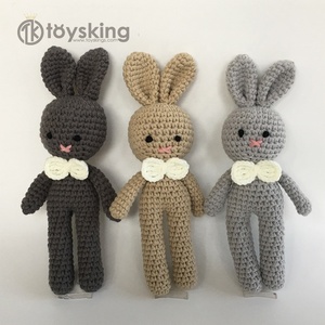 Conejito de Ganchillo Hecho a Mano con Patas Largas - Adorable Peluche de Conejo con Patas <span class=keywords><strong>Extra</strong></span> Largas, Juguete Sensorial y Calmante para Bebés - Product Image 1