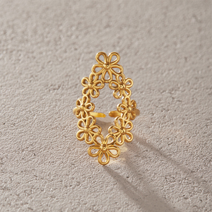 Anello Regolabile J&D Classic Flower in Acciaio Inossidabile Placcato Oro 18K con Fiore Traforato e Anello Aperto a O - Product Image 6