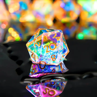 Un ensemble de dés Donjons et Dragons en résine translucide fabriqués à la main, avec des bords tranchants, est parfait pour les jeux de rôle.