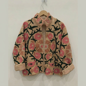 Chaqueta de algodón Suzani bordada a mano para mujer, estilo bohemio chic étnico, ropa de invierno, abrigo tipo cárdigan con frente abierto. - Product Image 1
