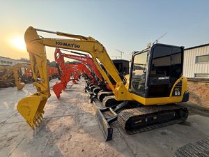 Excavadora pequeña Komatsu original japonesa de segunda mano, excavadora pequeña de cadenas de 5.5 toneladas, perfecta para granja, en stock para envío. - Product Image 1