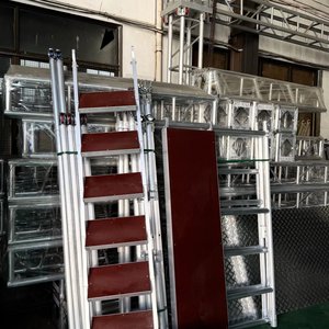 カスタマイズ可能な6～15メートルの現代的なアルミ合金製移動式足場プラットフォーム、折りたたみ式携帯足場、高強度＆耐腐食性 - Product Image 5