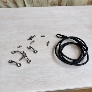 Juego de mosquetones metálicos de 6 piezas de 5 mm de grosor para uso en exteriores y camping con cuerda elástica de 3 m de longitud - Product Image 4