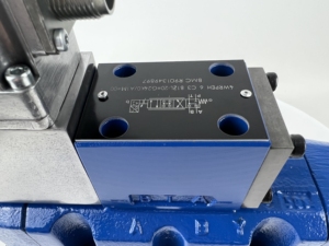 Vanne de régulation directionnelle électro-hydraulique proportionnelle 4WREE 6 E32-24/G24K31/F1M W32-2X/G24K31/F1V - Product Image 2