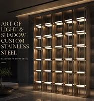 Porte-vin et armoire en acier inoxydable moderne avec rétroéclairage LED personnalisé et design écologique pour la décoration de la maison et du hall