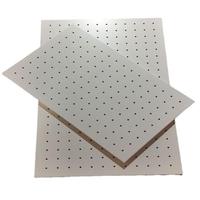 Organisateur de jeu en acier métal Peg Board étagère avec crochets noir blanc rouge outil de montage mural Pegboard