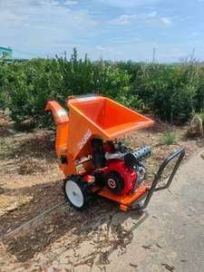 Trituradora de cáscara de coco Trituradora de ramas con motor diésel extraíble Máquina astilladora de madera pequeña Precio de fábrica - Product Image 4