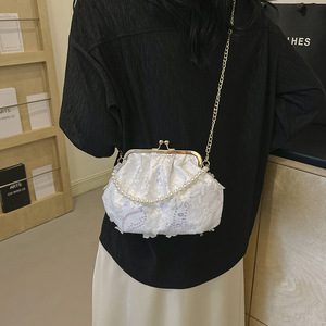 热销女士西式单肩PU防水外壳夹扣式珍珠链花卉刺绣手提包手拿包 - Product Image 3