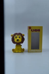 El León Bobblehead es un Animal Adorable y Juguetón, Perfecto para el Tablero de tu Auto, la Oficina o la Decoración del Hogar - Product Image 3