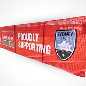 Bannières en filet de vinyle grand format XL personnalisées avec <span class=keywords><strong>impression</strong></span> personnalisée 2,4 m x 1,8 m pour la publicité extérieure, la signalisation, les affiches - Product Image 1