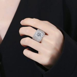 Anillo de Dedo Índice Abierto de Cobre Lujoso con Circonitas Completas para Hombre, Anillo de Boda de Dos Quilates Brillantes de 8MM para Novio - Product Image 2