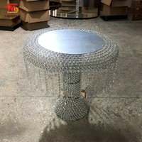 Table à gâteau en cristal lisse et résistante avec pompon en cristal, table ronde pour la présentation de gâteaux et de desserts pour mariage, fête d'anniversaire