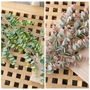 Fleurs artificielles CallaFloral en eucalyptus floqué, vert bicolore, branche unique en PVC souple, pour décoration intérieure et mariage - Product Image 3