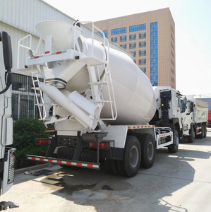 รถตักผสมปูนซีเมนต์แบบโหลดเองได้2.8m3 4WD ความหนาของแขน30มม. ได้รับการรับรองจาก ISO CE - Product Image 3