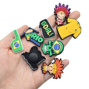 Nuevas y creativas flores para zapatos de la <span class=keywords><strong>serie</strong></span> de fútbol brasileño, diseño de dibujos animados con la bandera de Brasil, decoración de PVC de goma suave moldeada por goteo. - Product Image 4