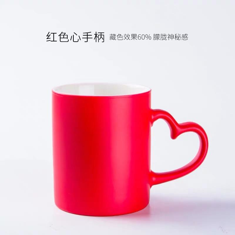 Tasse à changement de couleur coeur rouge