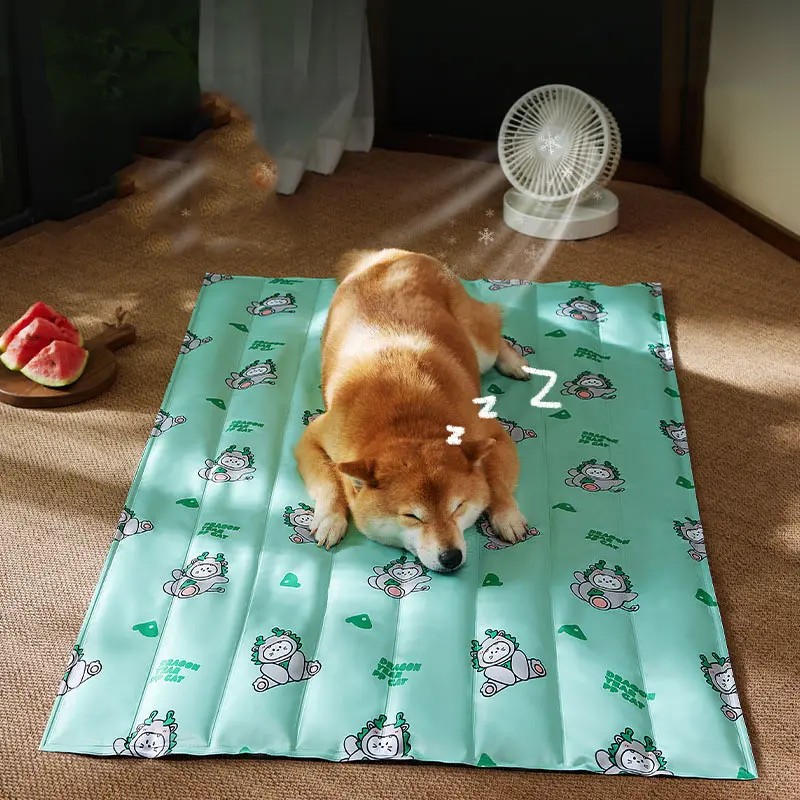 Pet buz mat yaz soğutma köpek halısı kedi buz Mat boy kedi jel köpek yatağı su geçirmez ve kolay temizlenebilir
