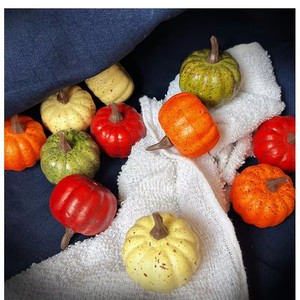 Calabazas Artificiales de Espuma Marca Kangning para Decoración de Mesa en Interiores para Halloween y Acción de Gracias - Product Image 1