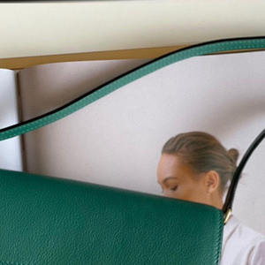 Bolsos de mano de cuero genuino de alta calidad para mujer, bolso de hombro cruzado de diseñador de lujo, bolso de mano elegante y moderno para damas. - Product Image 2
