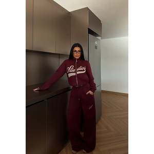 Ensemble de survêtement personnalisé bordeaux coupe-vent respirant avec impression par sublimation pour le jogging hivernal, option grande taille, logo personnalisé - Product Image 3