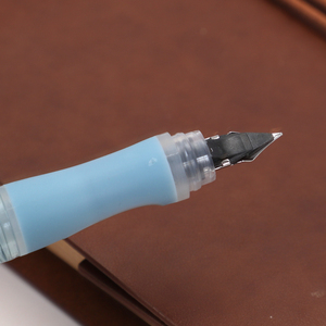 Bút máy có thể sửa chữa cách bạn giữ nó trong khi viết - Product Image 2