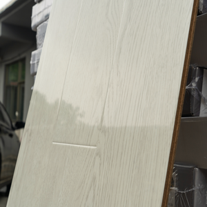 2025 Mdf Hdf Bois 8mm 12mm Super Imperméable Gris <span class=keywords><strong>Foncé</strong></span> Gris Noir Blanc Brillant Plancher <span class=keywords><strong>Stratifié</strong></span> Haute Brillance - Product Image 3