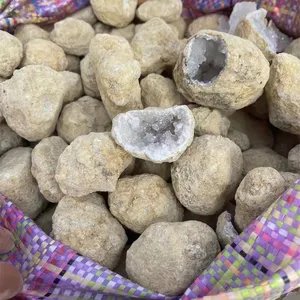 Geode di cristallo di quarzo naturale non aperto campione minerale grezzo grezzo geode di agata bianca per la guarigione