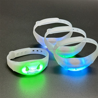 Fournitures de fête Quinceanera Favors Sound Control Led Clignotant Bracelets Baguette Réglable 3LEDS