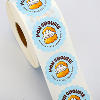 Étiquette alimentaire en vinyle imperméable personnalisée avec impression couleur intégrale, découpée sur mesure, autocollant en rouleau avec logo pour boulangerie, gâteaux, desserts et emballages.