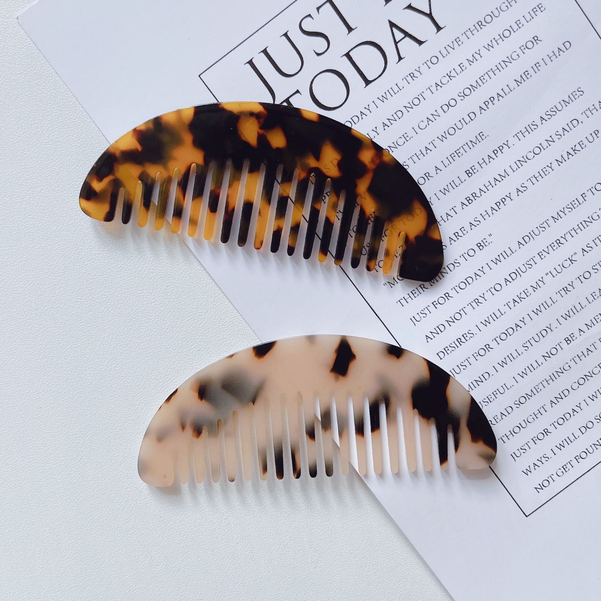 Wholesale Retro Geometric Korean Color Comb Detangle Acetic Acid Hair Comb Vintage Portable Acetate Comb for Women