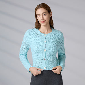 Pull personnalisé avec logo, tricot ajouré bleu clair d'hiver, col rond, boutonné, pull court en tricot pour femmes, cardigan - Product Image 3