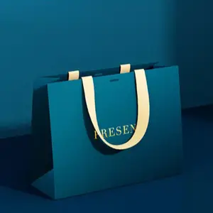छोटे व्यवसाय के लिए अपने स्वयं के लोगो कार्डबोर्ड शॉपिंग पेपर बैग उपहार बैग के साथ कस्टम जूते ब्रांडेड स्टोर मुद्रित पेपर बैग