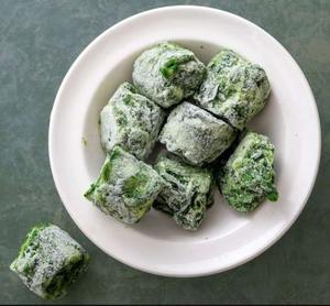 Espinacas Congeladas IQF HP Valia de Primera Calidad, Grado A, Paquete de 1 kg a Granel para Restaurantes y Servicios de Catering, Precio Competitivo, India - Product Image 1