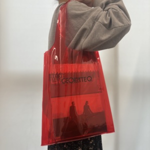 กระเป๋าแฟชั่นพีวีซีใสสีแดงความ<span class=keywords><strong>จ</strong></span>ุสูงพิมพ์โลโก้ที่กำหนดเองสำหรับช้อปปิ้ง - Product Image 1