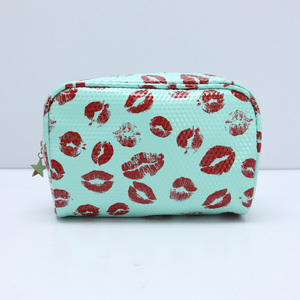 Pochette cosmétique vert menthe à motif lèvres rouges, trousse de maquillage portable de voyage avec fermeture éclair pour femme - Product Image 1