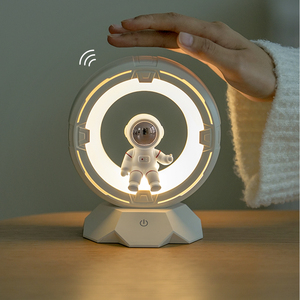 Lámpara Nocturna Infantil de Astronauta de Dibujos Animados, Recargable por USB, con Sensor Táctil y Regulable, para Decoración de Habitaciones - Product Image 4