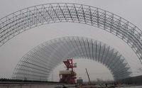 Hangar de stockage de charbon à structure en acier à grande portée sur mesure, hangar industriel préfabriqué à toit en dôme pour centrale électrique et mine de charbon