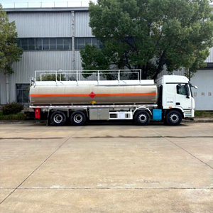Camion-citerne à huile en aluminium Foton 30000L 8x4, camion de livraison de carburant, camion de transport de diesel et d'essence - Product Image 3
