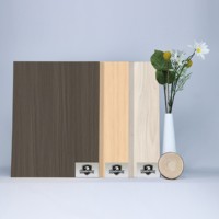 Panneau MDF mélaminé grain de bois naturel haute densité 18 mm, élégance haut de gamme, KindarMax KW076, ignifuge et résistant à l'humidité