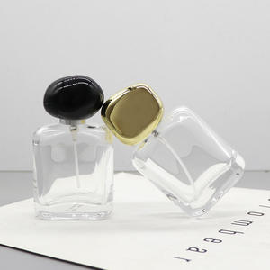 Flacon de parfum de luxe en verre transparent 30 ml avec bouchon pulvérisateur lisse - Product Image 2