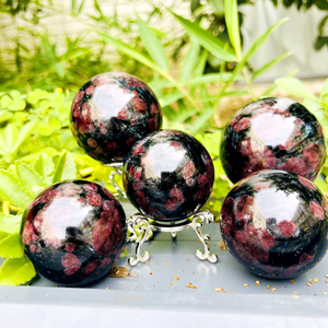 Penjualan laris bola <span class=keywords><strong>Garnet</strong></span> merah bola kristal alami penyembuhan Astrophyllite bola untuk dekorasi - Product Image 3